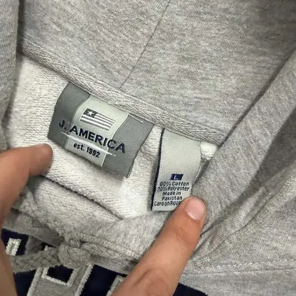 Butler Bulldogs College Hoodie Grey Spellout Logo NCAA Pullover Sweatshirt XL - Picture 2 of 4